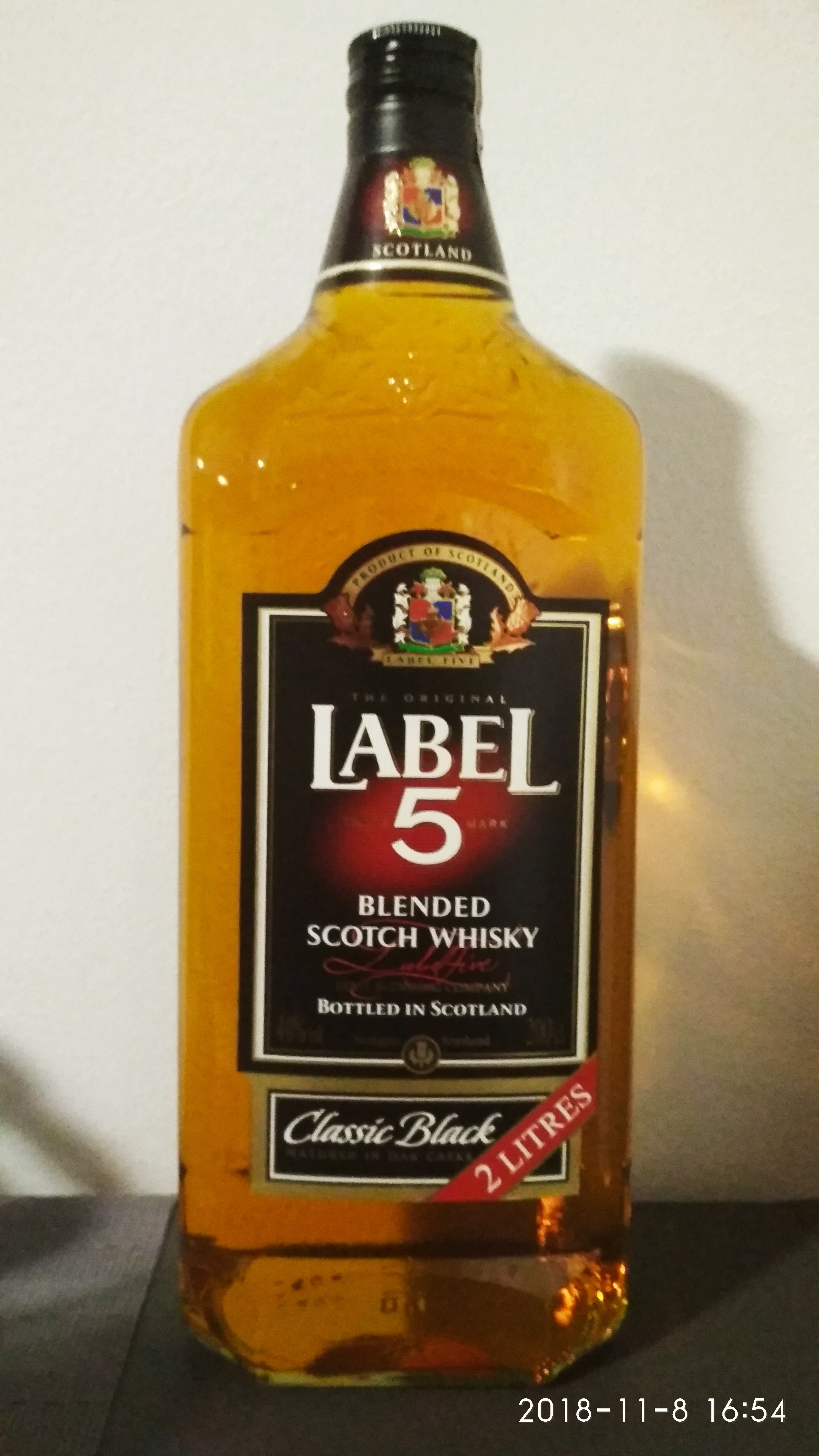 Лейбл 5 цена. Label 5 Blended Scotch Whisky. Виски лейбл 5 Бурбон. Виски Label 5 Classic Black 0.5 л. Виски Label 5 0.2.