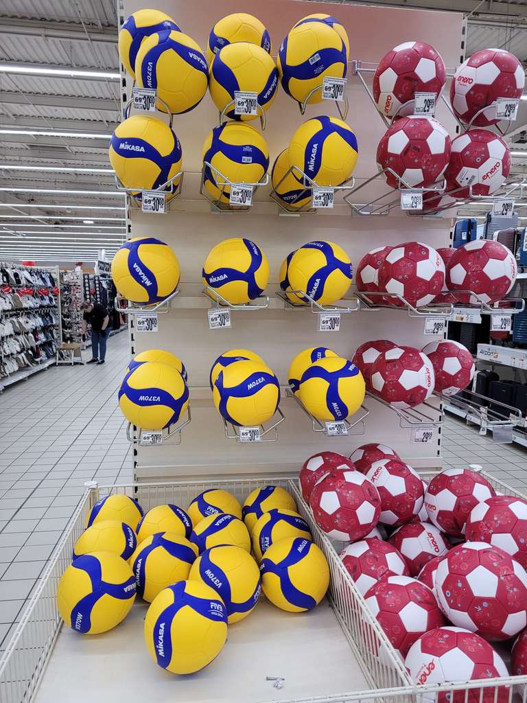 Piłka do siatkówki MIKASA V370W- Auchan Ursynów Ul. Puławska