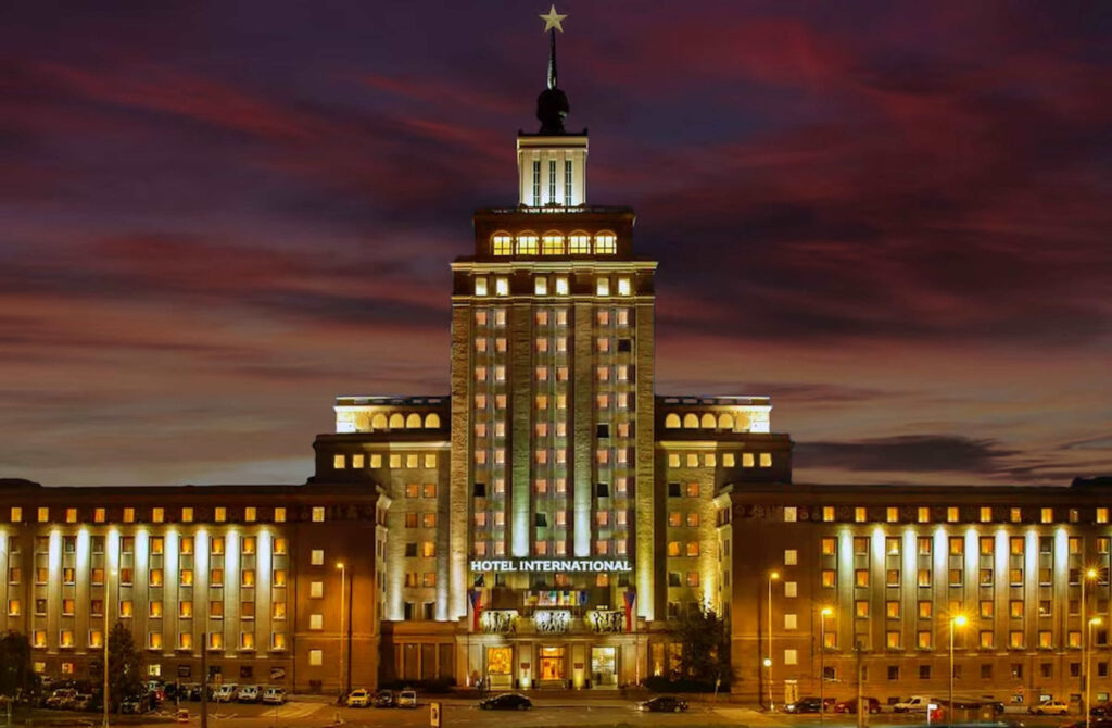 Praga Hotel International (czeski "pałac kultury") w styczniu i lutym od 1071 CZ/191zł - 95zł/os ze śniadaniem, parkowaniem i PraguePass