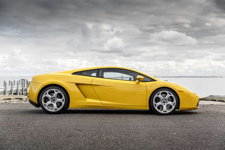 Jazda Lamborghini GALLARDO ulicami miast, 325km/h, 3,7s, 560KM