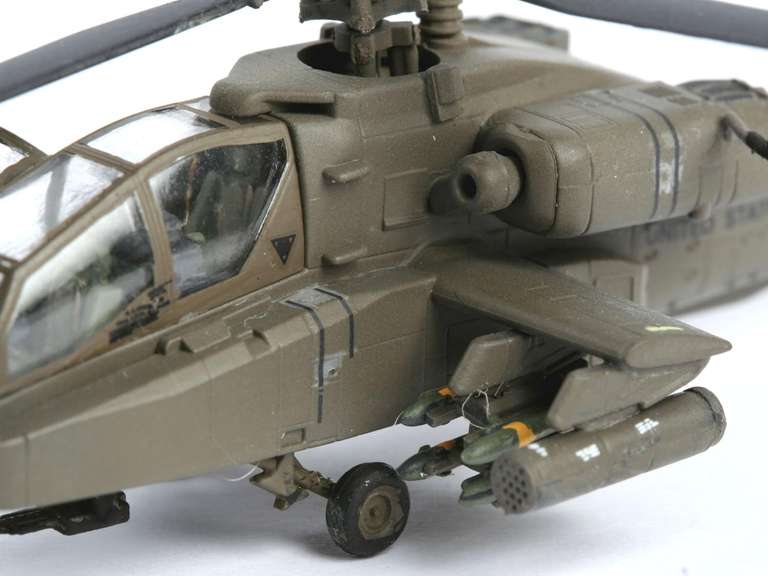 Revell 1:144 AH-64D Longbow Apache