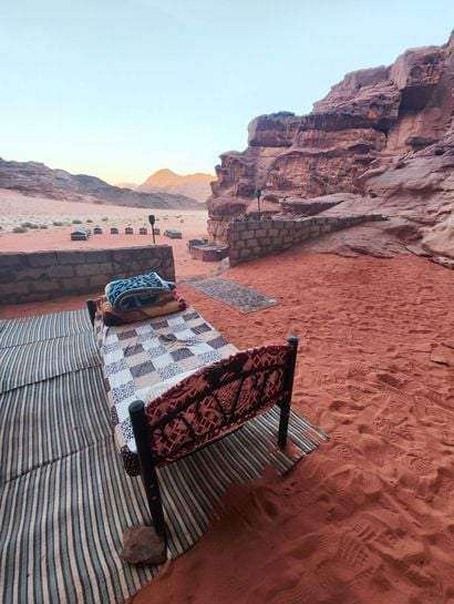 Jordania - nocleg u Beduinów w namiocie na pustyni za 10 zł na dzień + dodatkowe koszty