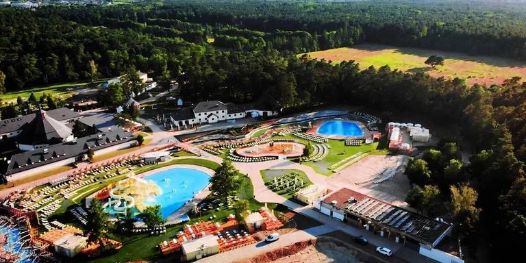 Lipiec: 3 noce dla rodziny 2+2 (dzieci do lat 4 i 11) w B&B Julinek Park (Leszno) z wyżywieniem HB i biletem do Parku Wodnego @ Triverna