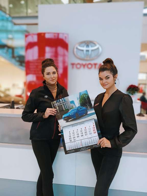 Kalendarz na rok 2023 za darmo dla klientów i sympatyków Toyoty od przemiłych dziewczyn