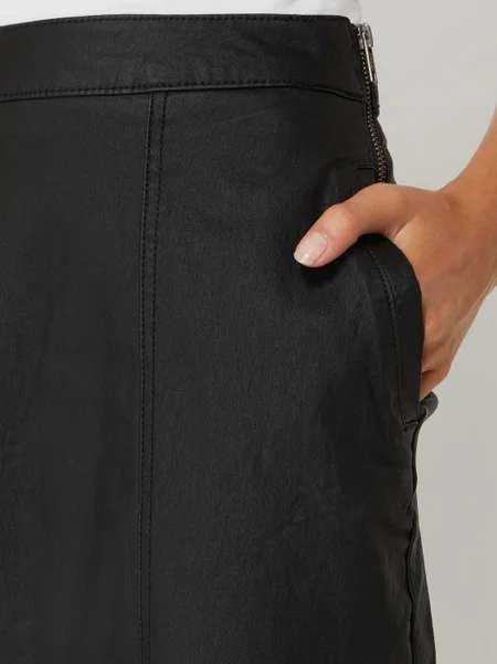 Spódnica mini z imitacji skóry Noisy May, model ‘Peri’ - metaliczna czerń @Mandmdirect