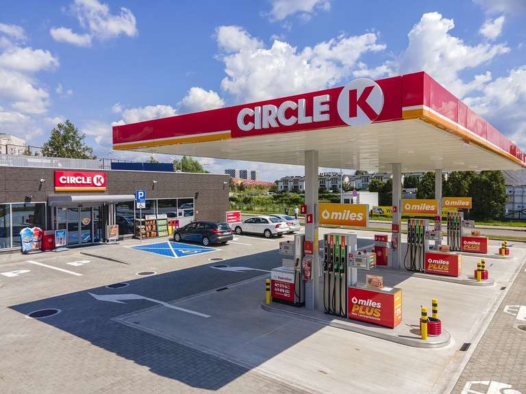 Circle K - w dniu zakończenia roku paliwo tańsze o 50 gr, w każdy weekend podczas wakacji tańsze o 35 gr.