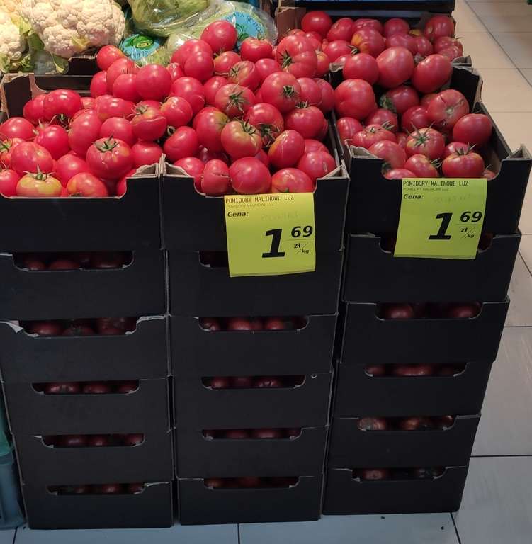Pomidory malinowe 1.69 zł /kg. PSS Społem Białystok Sklep Bazar.
