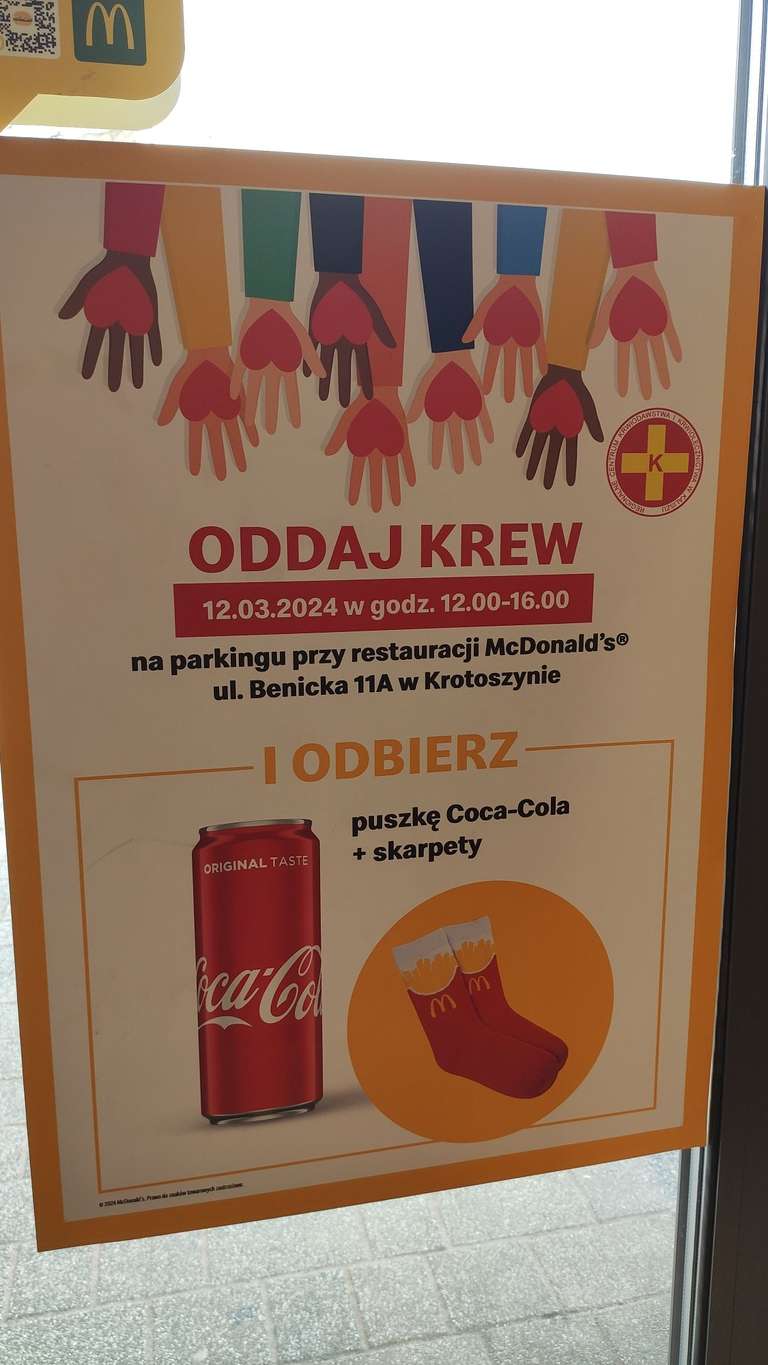 Puszka Coca-Cola + skarpetki McDonalds za oddanie krwi.