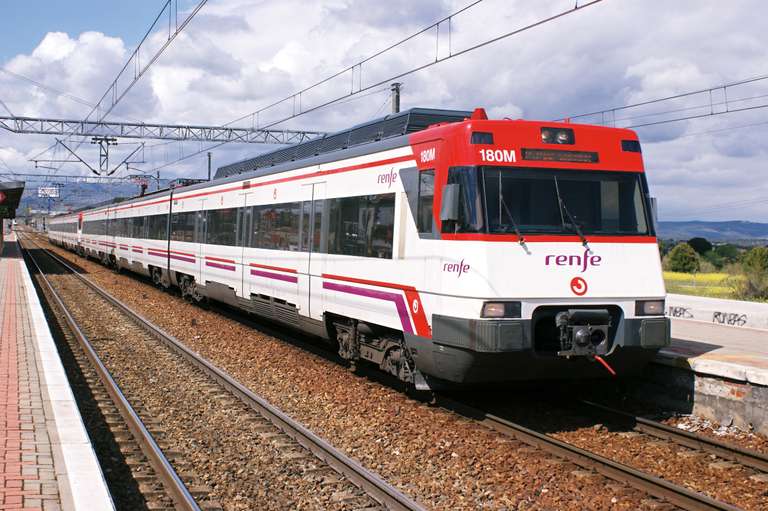 Bezpłatne przejazdy pociągami w Hiszpanii średniodystansowymi do 300km, regionalnymi i podmiejskimi do końca 2023r. wymóg ukończ 16 podróży