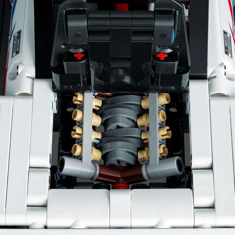 LEGO Technic 42153 Nowy Chevrolet Camaro ZL1 z serii NASCAR