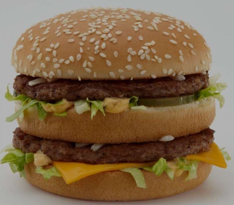 Dzień burgera w McDonalds - Big Mac z małymi frytkami