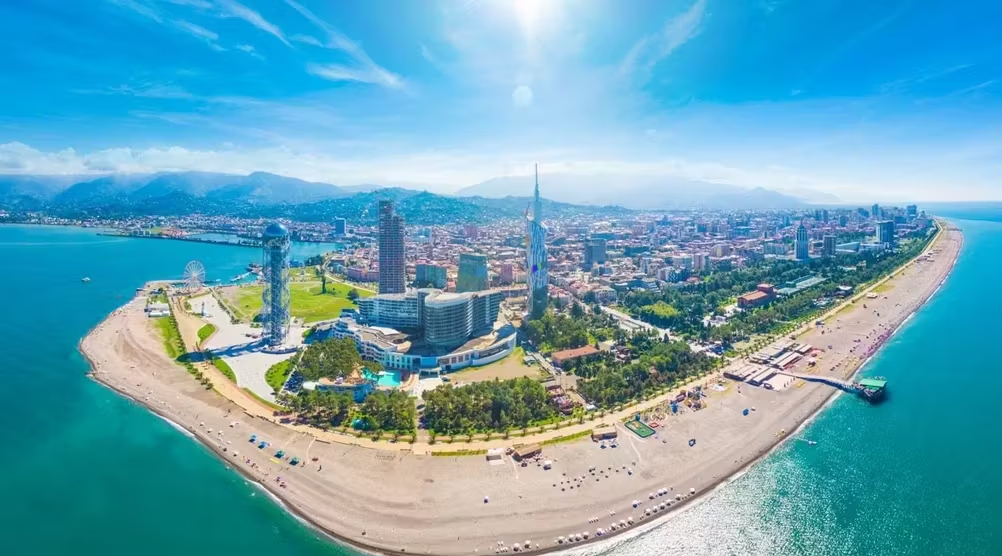 GRUZJA - Batumi na pełen tydzień w 4* hotelu ze śniadaniami. Apartament superior. Loty z: Katowice, Poznań . Październik