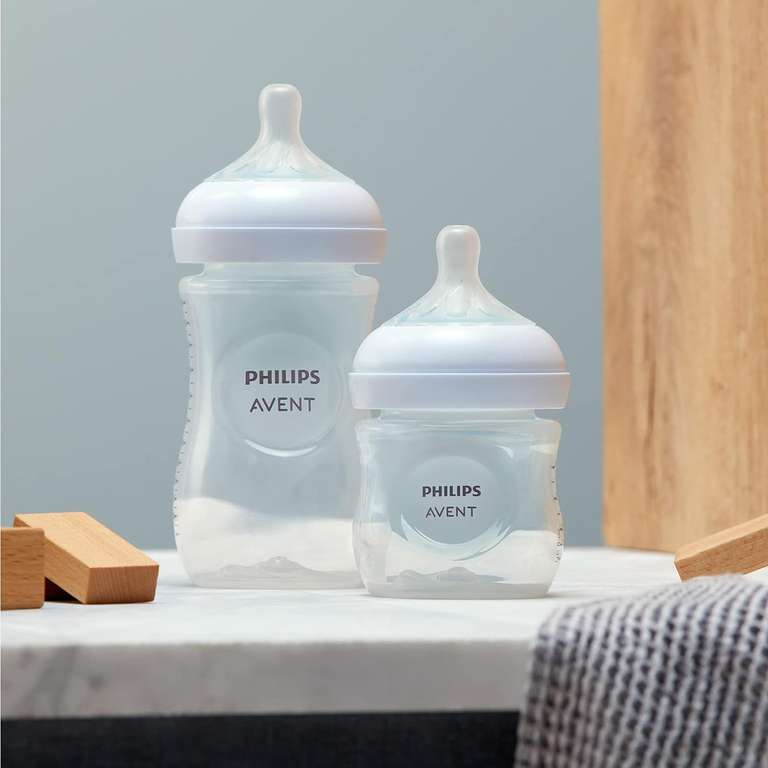 Philips Avent zestaw 4 butelek Natural z Responsywnym smoczkiem (model SCD838/11)