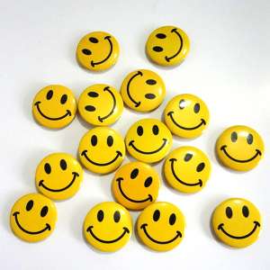 30 sztuk mini metalowych przypinek Smile Face