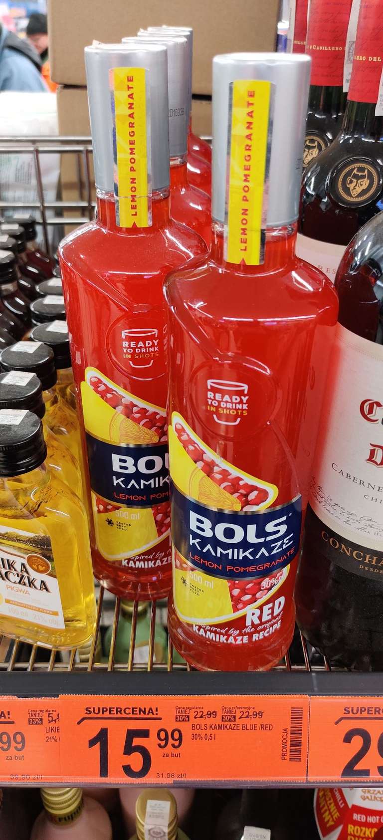 Napój alkoholowy BOLS KAMIKAZE RED 30% w butelce 0,5L. BIEDRONKA