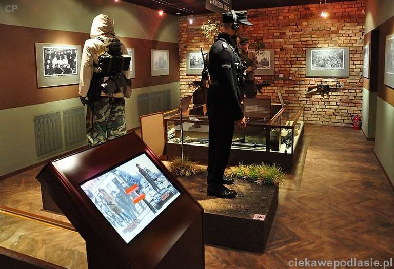 Muzeum Wojska w Bialymstoku/BEZPŁATNIE/PARK MASZYNOWY/uzbrojenie/umundurowanie