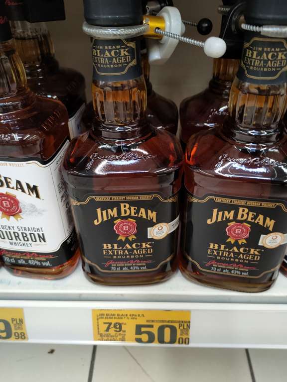 Jim Beam Black Extra Aged 0,7l ; Penny Packer Bourbon Whiskey 0,7l ; Benchmark 8 Bourbon ; Bushmills Whiskey 1l