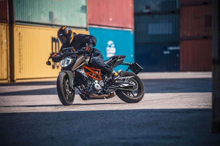 Motocykl KTM 390 DUKE 2023 - kat. A2