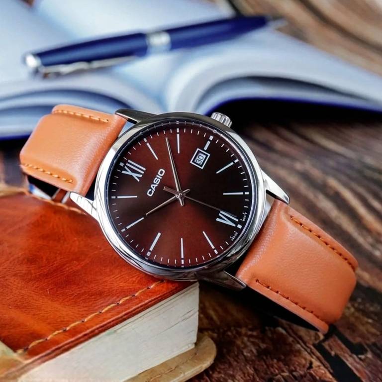 Zegarek Casio MTP-V002L-5B3 z brązową tarczą na skórzanym pasku