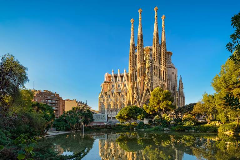 BARCELONA na 4 pełne dni! Świetny hotel w centrum ( oceny 9/10) + śniadania + loty . Wyloty z: Kraków lub Gdańsk . Styczeń