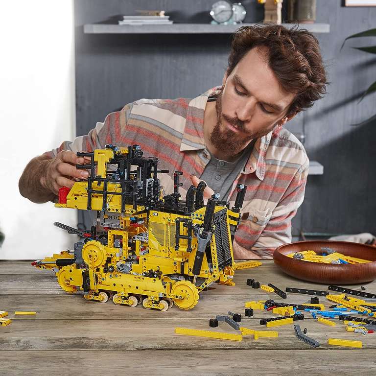 LEGO 42131 Technic - Sterowany przez aplikację buldożer Cat D11