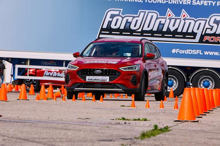 Ford oferuje bezpłatne szkolenie z jazdy dla młodych kierowców w ramach Ford Driving Skills for Life >>> Gdańsk