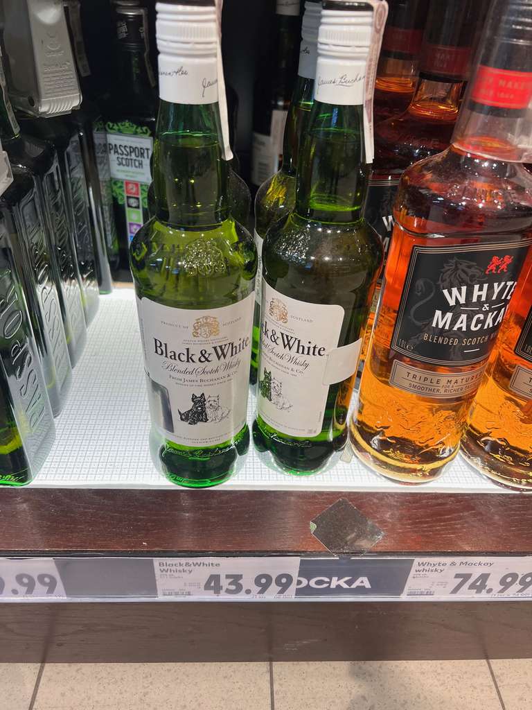Black & White whisky 0.7 Kaufland Wrocław Bardzka 1A