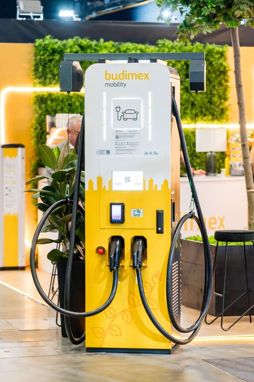 Budimex obniża ceny ładowania elektryków na wakacje: 1,8 zł/kWh na DC, 1,56 zł/kWh na AC.