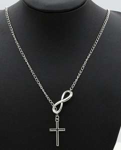 srebrny łańcuszek łańcuch krzyż krzyżyk ósemka nieskończoność biżuteria naszyjnik