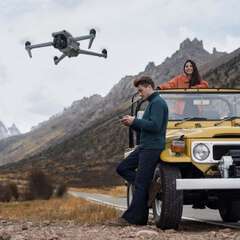 dron DJI Air 3 z podstawowym kontrolerem DJI RC-N2, 899 €