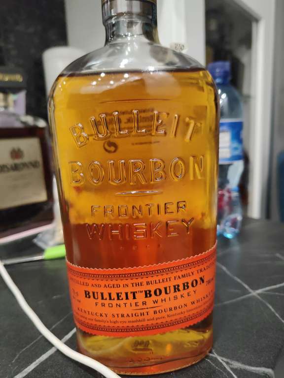 Bulleit Bourbon Frontier Whiskey (Whisky) 0.7L- 45%- -Stokrotka