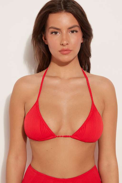 Do -70% na stroje kąpielowe - np. bikini z czerwonej prążkowanej mikrofibry - góra za 19.49-22.49zł, dół za 14,99 zł @Tezenis