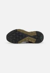 Timberland FIELD TREKKER - Sneakersy niskie