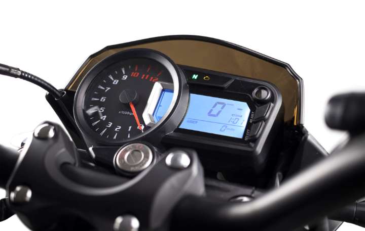 Motocykl Junak Racer 125 na kat:B/A1 wtrysk paliwa spalanie około 2,5L/100km 2lata gwarancji Rocznik 2023